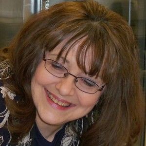 Meet your Posher, Lois